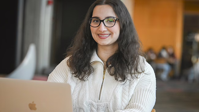 girl on laptop