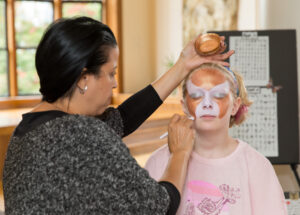 kids getting face painted