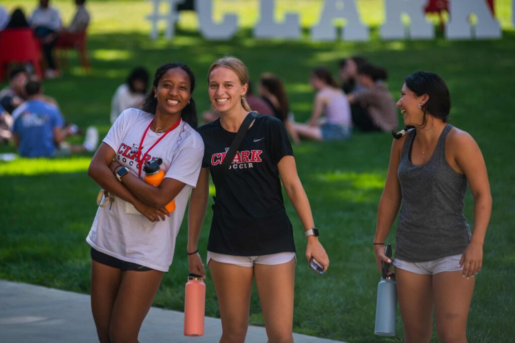 Women's soccer players assisting new students during move-in